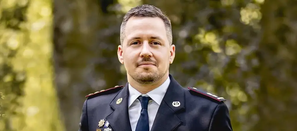 Fale&scaron;n&yacute; policista nebo bank&eacute;ř?