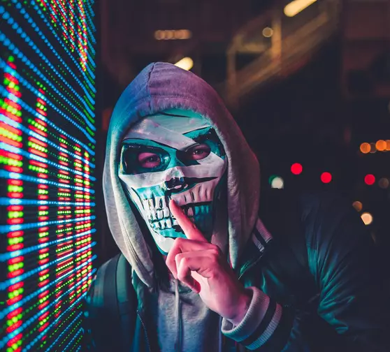 V&yacute;let do podsvět&iacute; internetu. &Uacute;toky lze koupit, ale nen&iacute; to snadn&eacute;