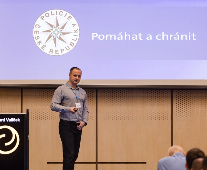 Napaden&aacute; zař&iacute;zen&iacute; okamžitě odpojte od internetu, ř&iacute;k&aacute; major Valiček