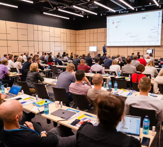 Konference Digitech 2022: Na retail m&iacute;ř&iacute; čtvrtina kyber&uacute;toků, n&iacute;zk&aacute; ochrana může položit i zdrav&eacute; firmy